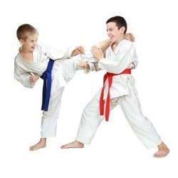 Kimono do karate dla dziecka + PAS Gratis 130 cm